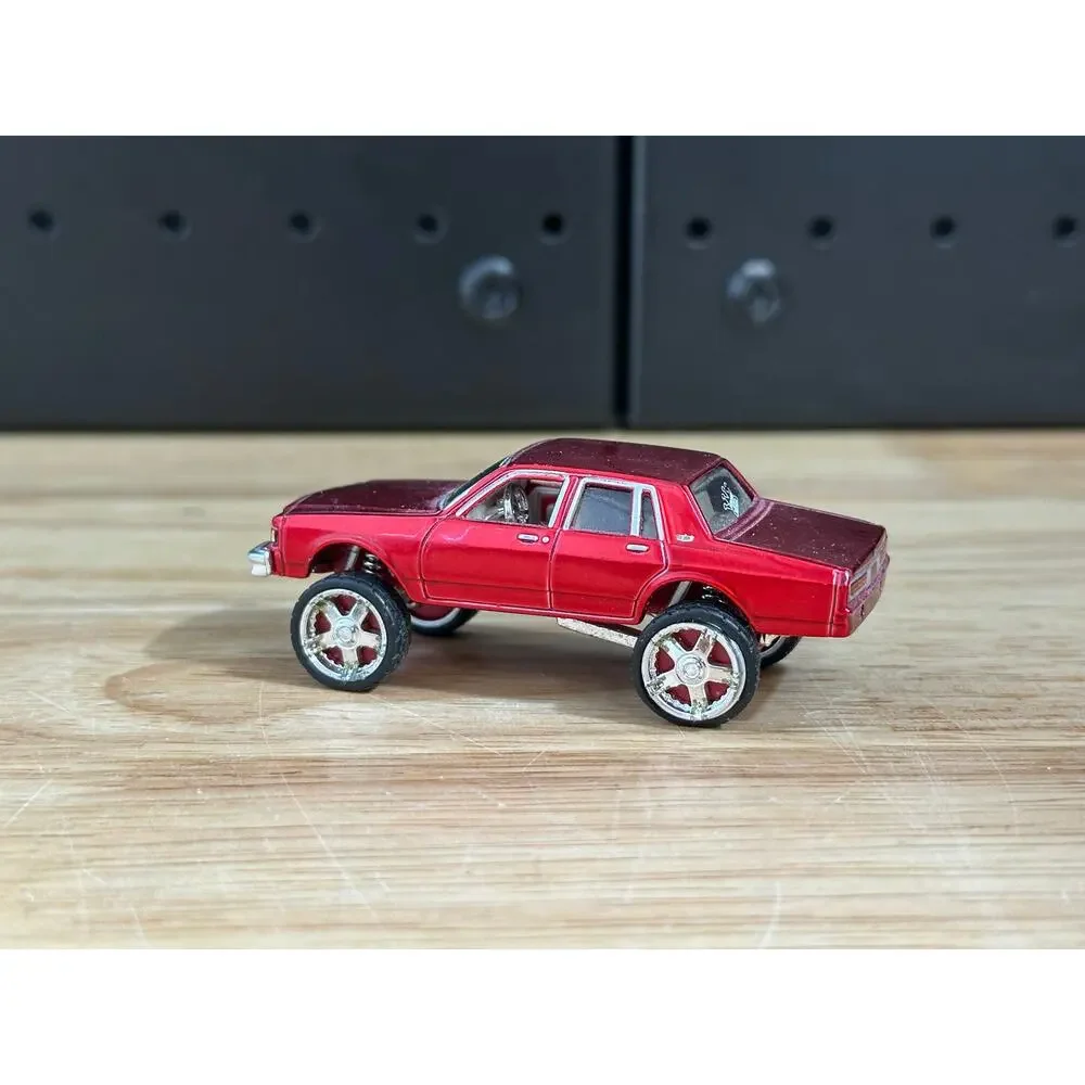 Maisto King of the Street ‘87 Chevrolet Caprice Supreme Red Metallic